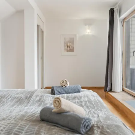 Reunion Luxury * Prague